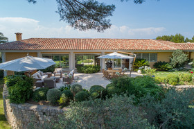 VILLA CONTEMPORAINE DE PRESTIGE