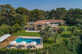 VILLA CONTEMPORAINE DE PRESTIGE