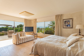 VILLA CONTEMPORAINE DE PRESTIGE